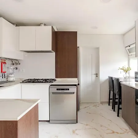 Oliva 50 - 4 Bedrooms And Office - 3 Bathrooms - Near Expo & Airport Apartment *
