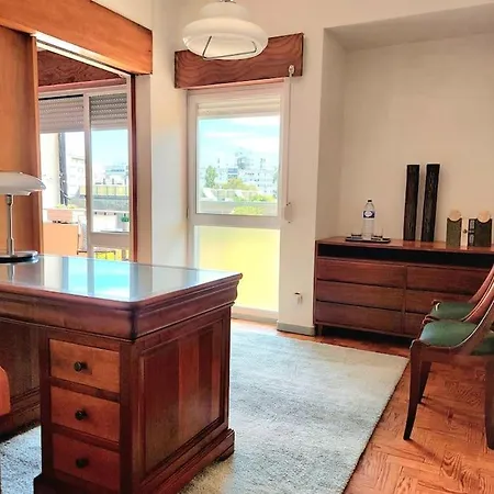 Oliva 50 - 4br, Office And Balcony Lissabon