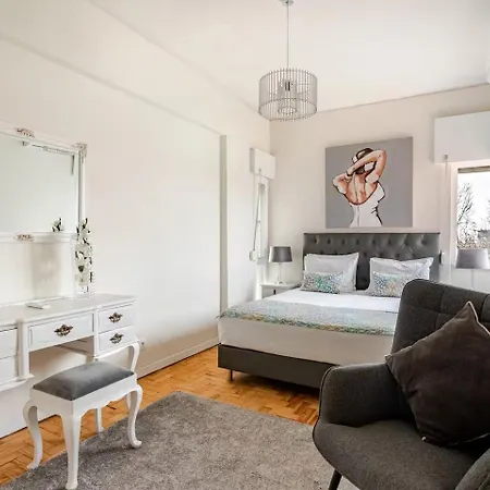 Oliva 50 - 4 Bedrooms And Office - 3 Bathrooms - Near Expo & Airport Apartman Lisboa