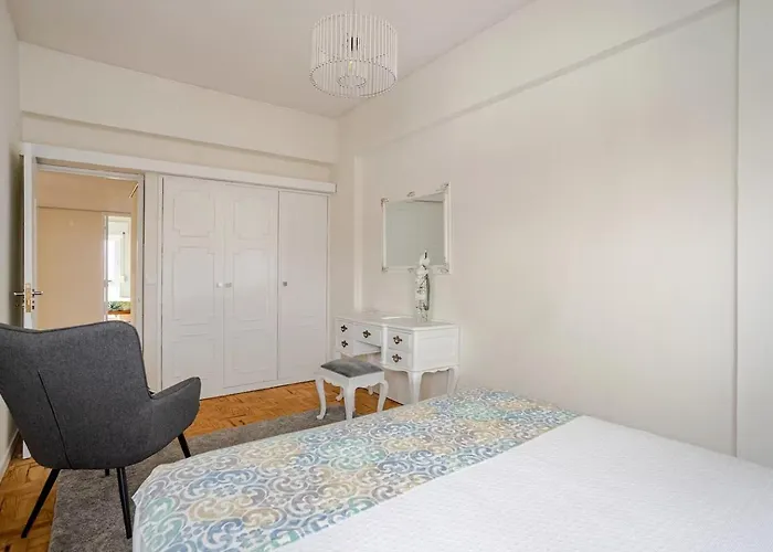 Oliva 50 - 4 Bedrooms And Office - 3 Bathrooms - Near Expo & Airport Apartment Lissabon