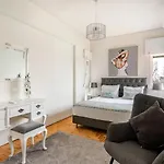 Oliva 50 - 4 Bedrooms And Office - 3 Bathrooms - Near Expo & Airport 아파트 리스본